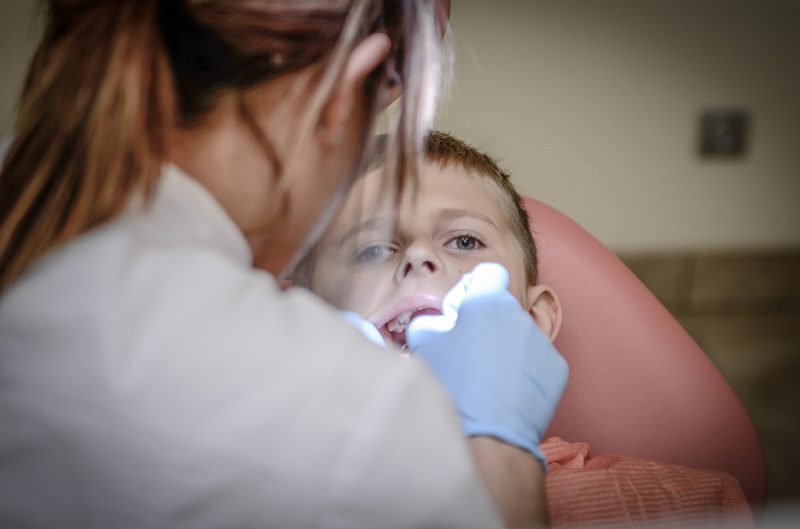 Dlaczego regularne wizyty u dentysty są ważne?